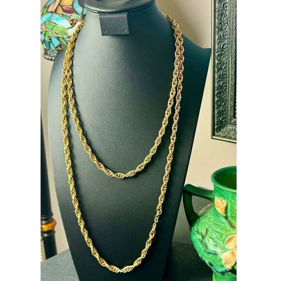 Vintage Jewelry - Vintage Shiny Gold Tone Triple Link Necklace, Unmarked